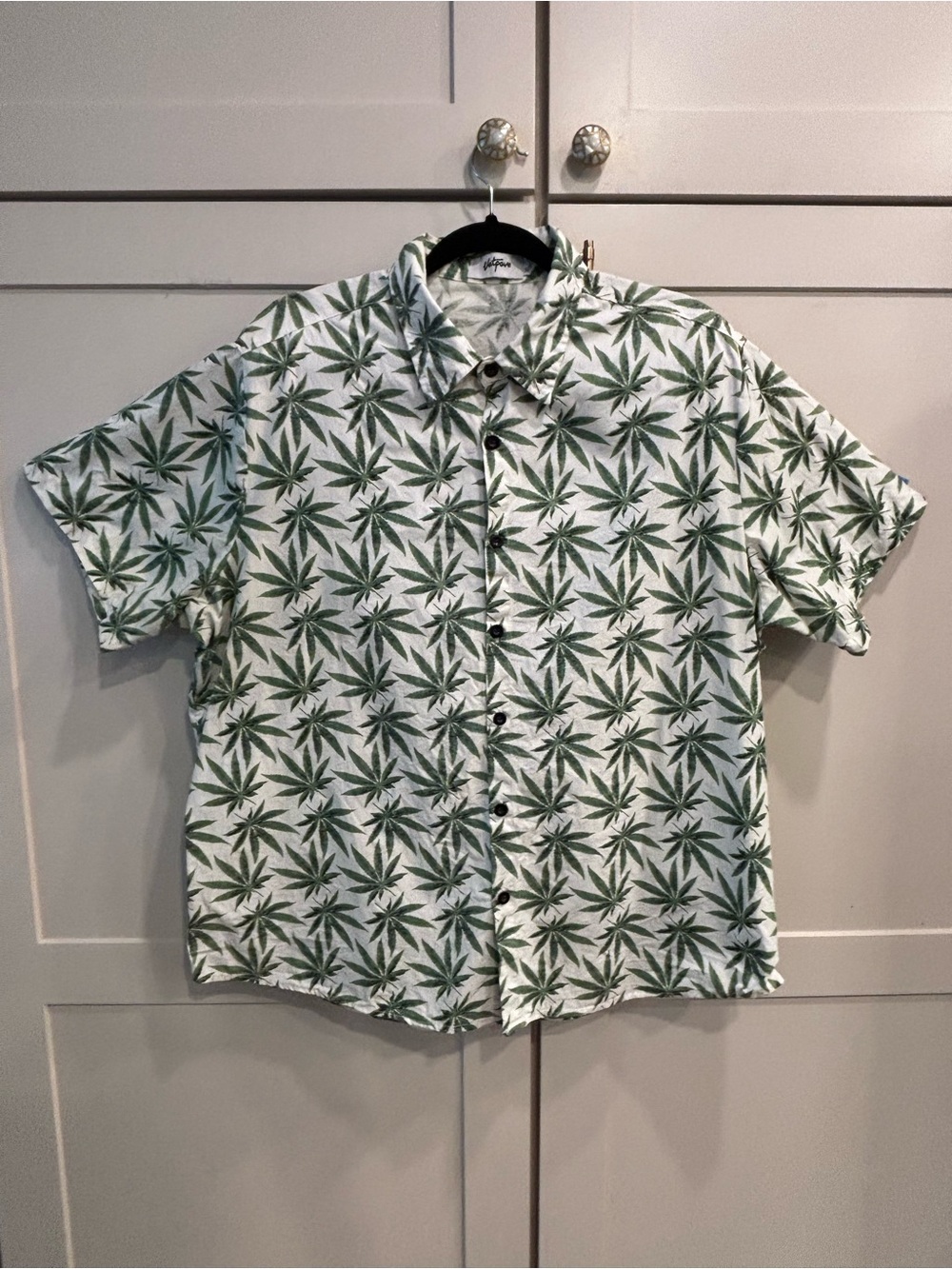 Men’s Vatpave Weed button down, XL